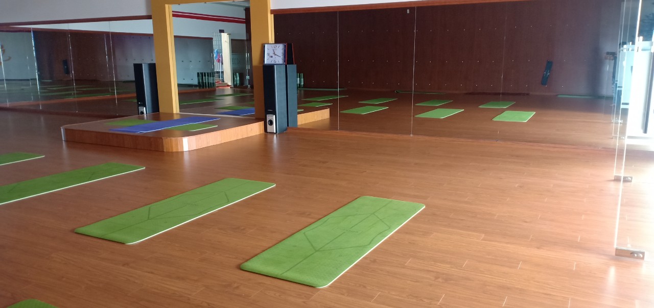 thi công sàn gỗ trung tâm yoga bình dương